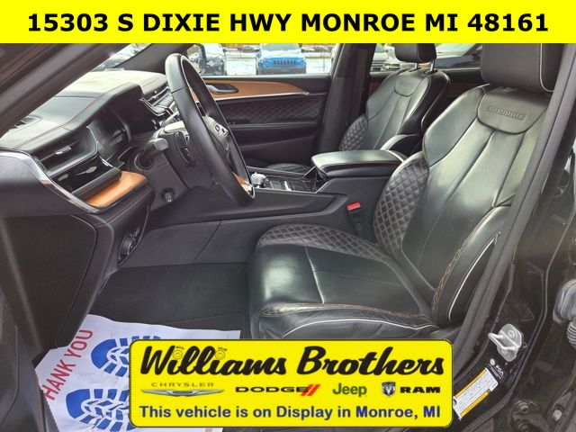 2023 Jeep Grand Cherokee L Summit - Diamond Black Crystal Pearlcoat exterior view 19