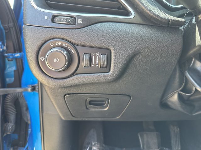 2019 Jeep Cherokee Trailhawk - Hydro Blue Pearlcoat exterior view 19