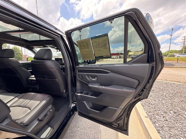 Used 2025 Honda Pilot SUV