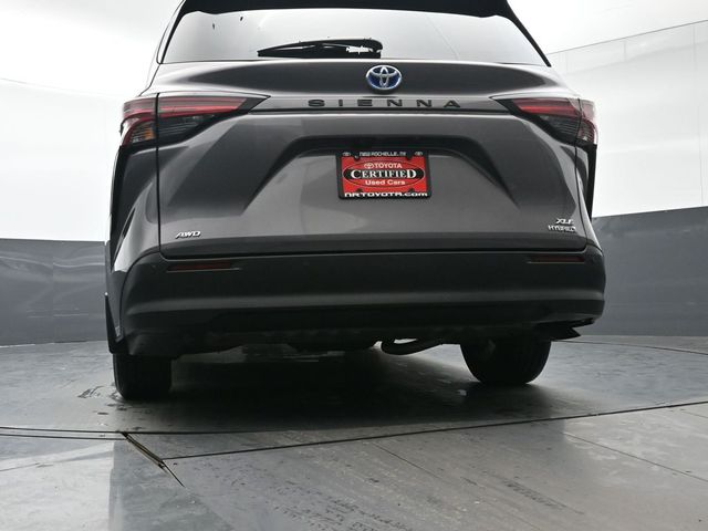 2021 Toyota Sienna XLE 26