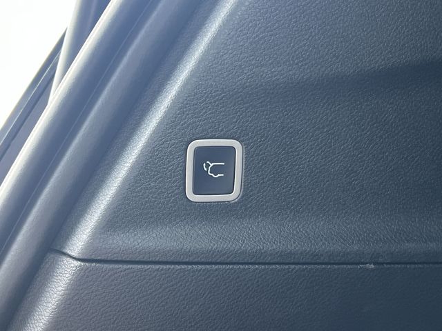 Used 2025 Black Chrysler Select image 40