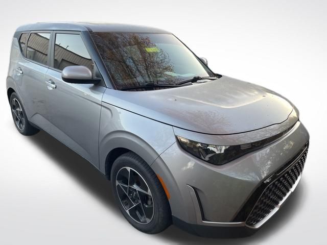 Steel Gray 2023 Kia Soul EX FWD SUV / Crossover Front-Wheel Drive Continuously Variable Transmission