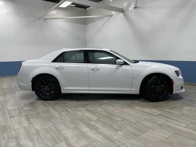 2023 Chrysler 300 Touring photo