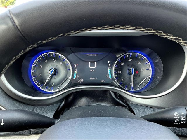Used 2024 Chrysler Pacifica Van