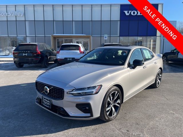 2025 Volvo S60 B5 Core AWD