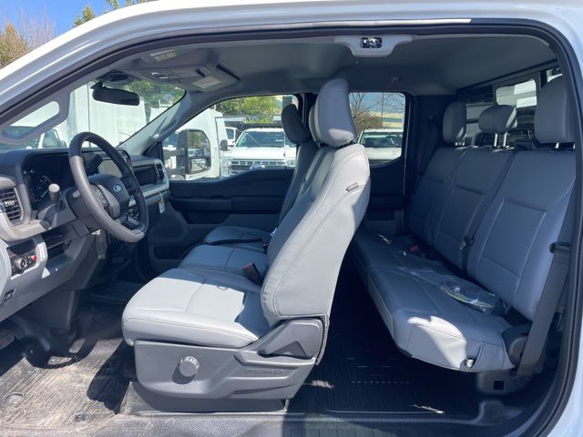 2025 Ford F-550 Super Duty 
