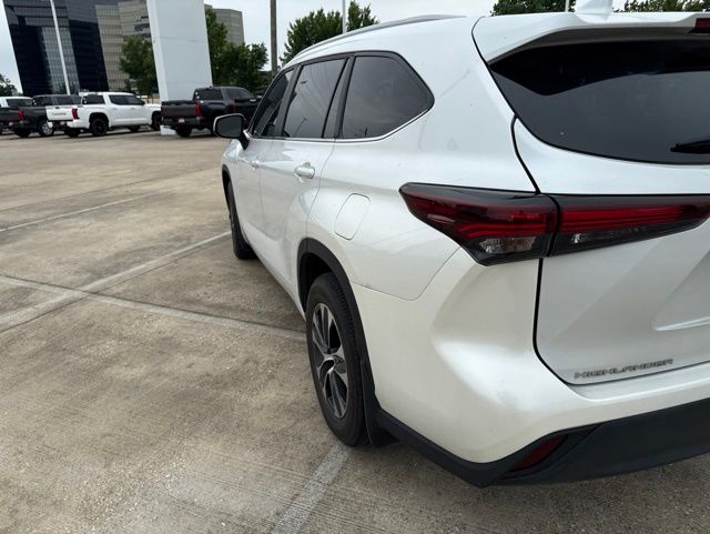 2024 Toyota Highlander XLE Beige at Bayway Cadillac Southwest