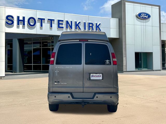 Used 2021  Chevrolet LS image 7