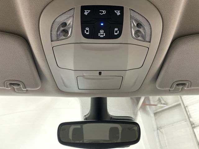 2023 Chrysler Pacifica Touring L photo
