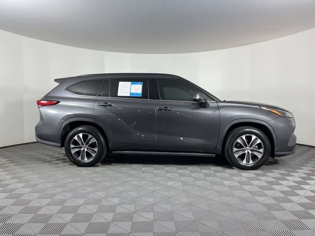 2022 Toyota Highlander XLE 12