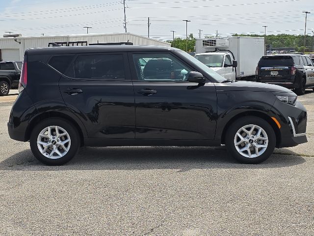 2025 Kia Soul LX:B02321