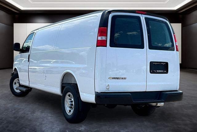 View vehicle photo 3