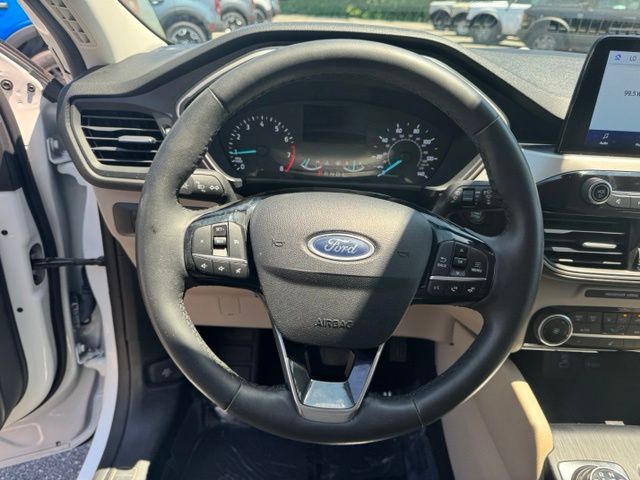 Used 2022 White Ford SE image 17