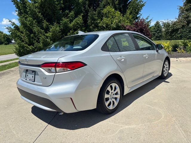 Used 2022 Silver Toyota LE image 6