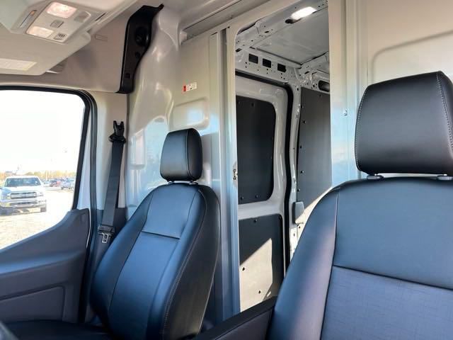 2023 Ford E-Transit-350 Base 27