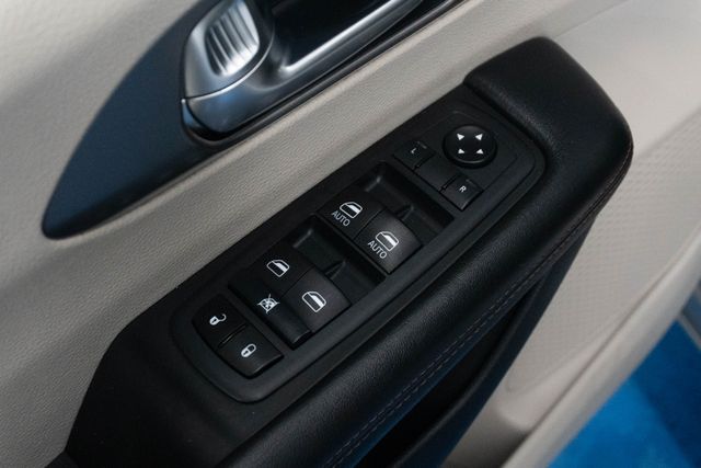 Used 2020 Chrysler Pacifica Van