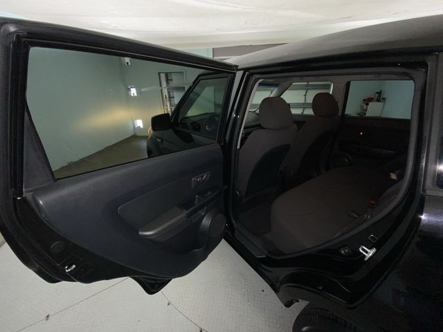 Used 2013 Gray Kia Base image 20