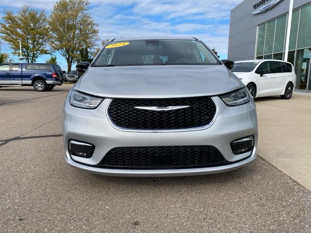 2024 Chrysler Pacifica Touring L - Silver Mist Clearcoat exterior view 2