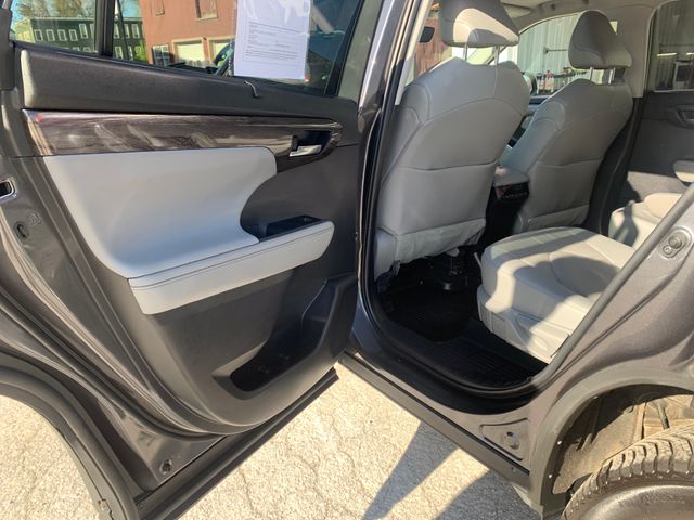 Used 2023 Toyota Highlander SUV