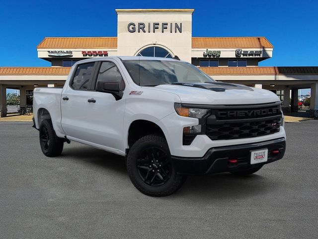 Summit White 2022 Chevrolet Silverado 1500 Custom Trail Boss Crew Cab 4WD Pickup Truck Four-Wheel Drive Automatic