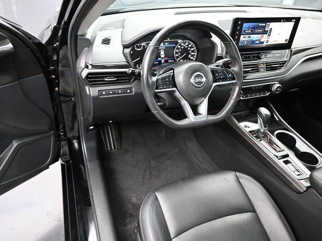 2024 Super Black Clearcoat Nissan Altima 2.0 SR FWD Sedan