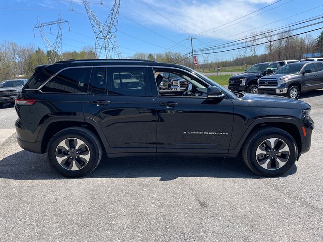 2023 Jeep Grand Cherokee 4xe - Diamond Black Crystal Pearlcoat exterior view 8