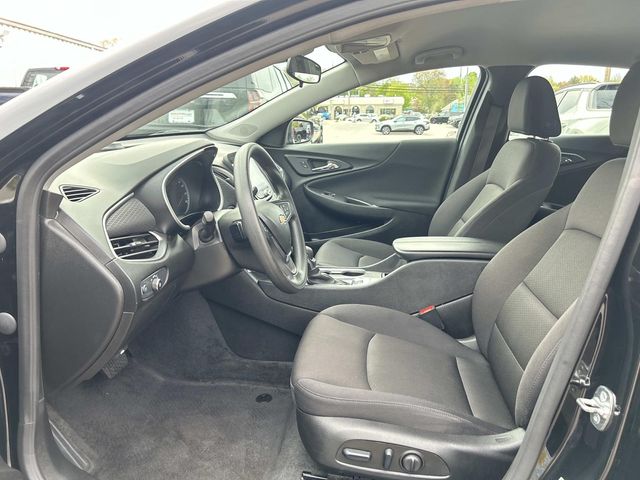 2025 Chevrolet Malibu - Image 15