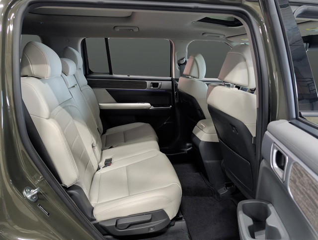 Used 2024 Rockwood Green Hyundai Limited image 36