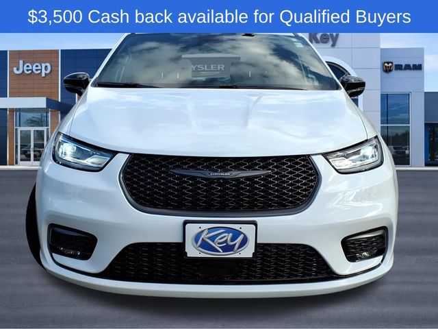 View vehicle photo 2