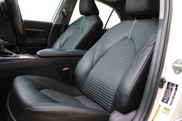 Used 2019 White Toyota SE image 18