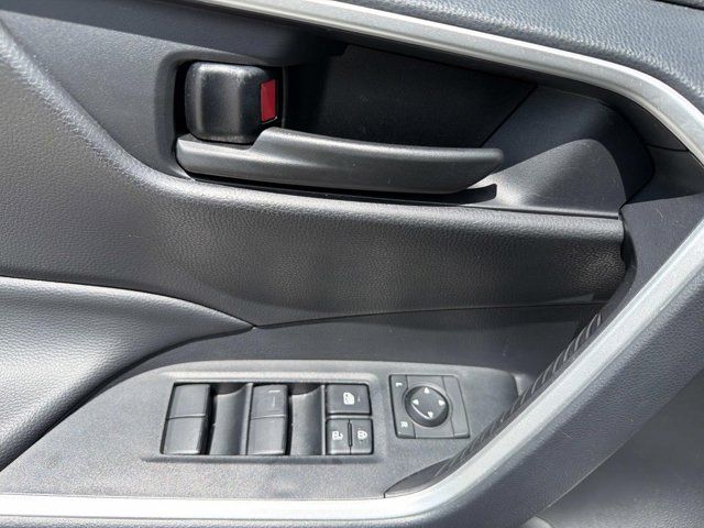 2025 Toyota RAV4 LE - Photo 8