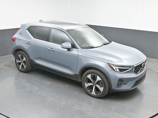 Thunder Gray Metallic 2023 Volvo XC40 B4 Ultimate Bright Theme FWD SUV / Crossover Front-Wheel Drive Automatic
