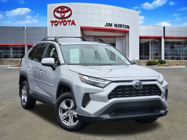 2024 Toyota RAV4 XLE's photo