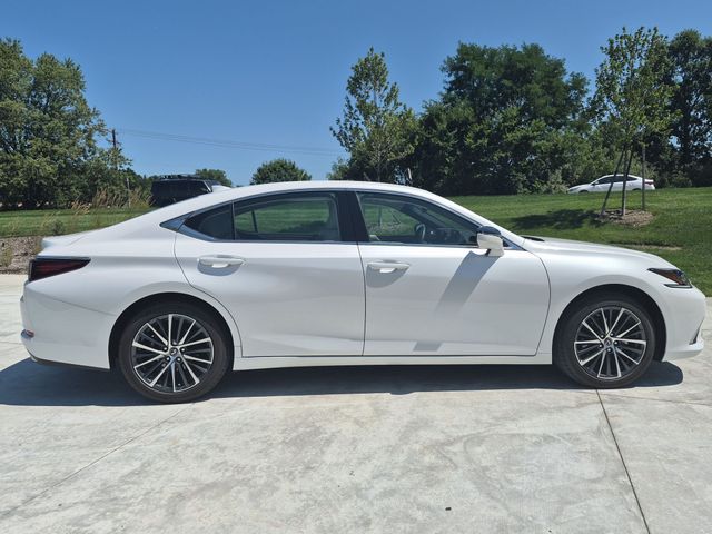 2025 Lexus ES - Image 6