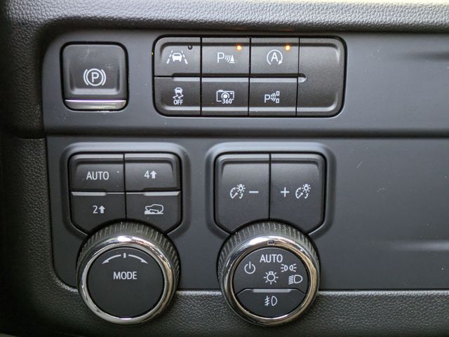 2025 Chevrolet Suburban Premier photo