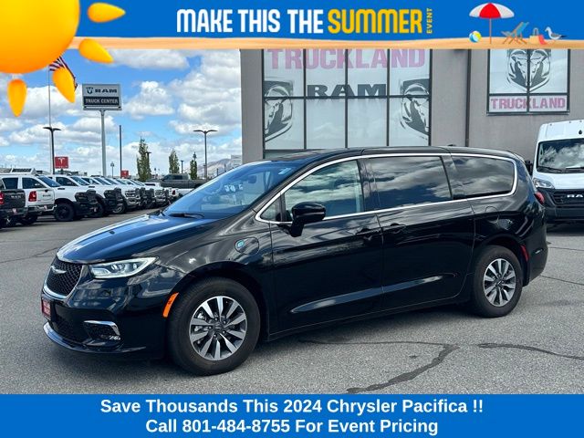 Diamond Black Crystal Pearlcoat 2024 Chrysler Pacifica Hybrid Minivan Front-Wheel Drive Continuously Variable Transmission