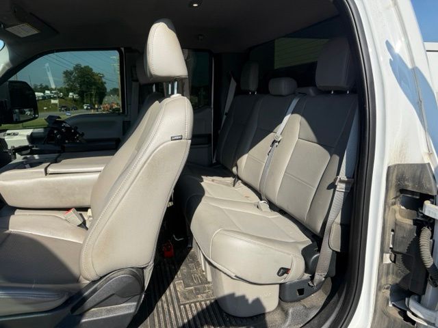 Used 2019 White Ford XL image 9