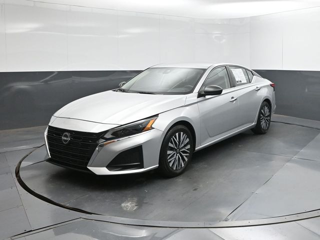 Used 2024 Nissan Altima 2.5 SV