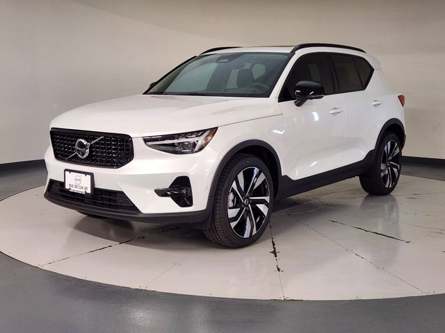 2026 Volvo XC40 B5 Ultra