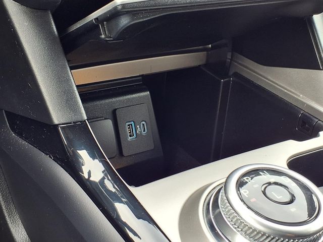 2024 Ford Explorer - Image 15