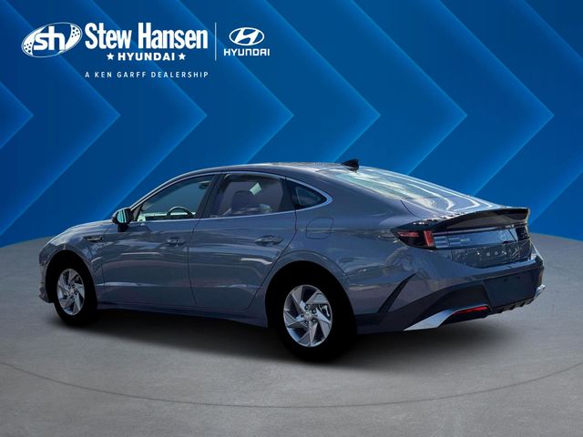New 2026 Blue Hyundai SE image 4