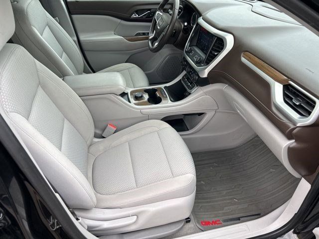 2022 GMC Acadia SLE photo