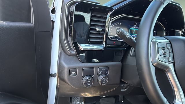 Used 2025 White Chevrolet LT image 21