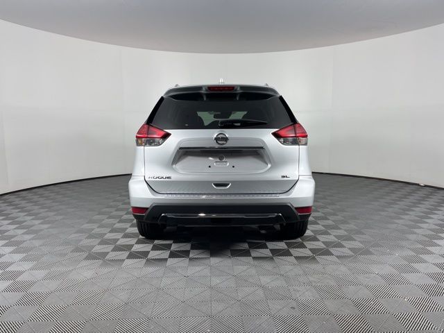 2017 Nissan Rogue SL 18