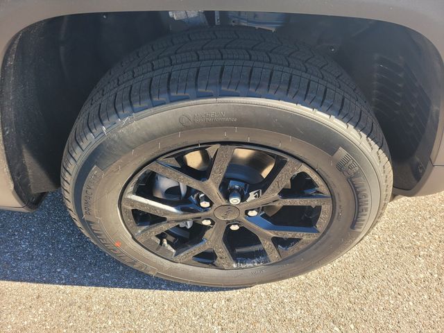 New 2026 Silver Jeep Laredo image 17