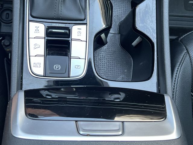 Used 2025 White Hyundai SEL Convenience image 25