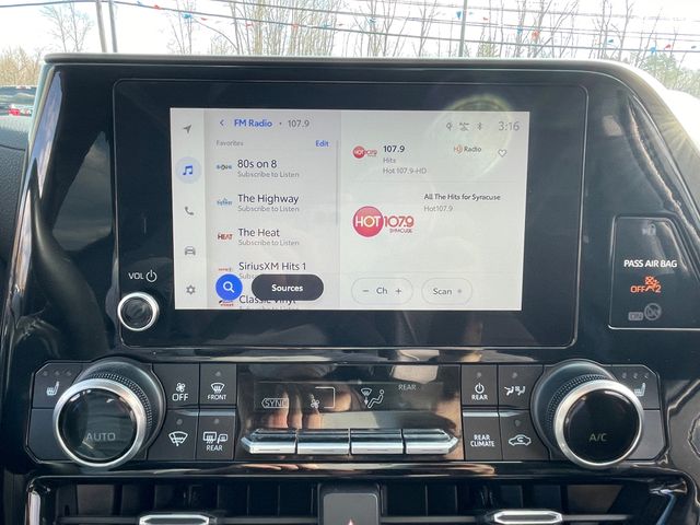 2023 Toyota Highlander XLE - Midnight Black Metallic exterior view 11
