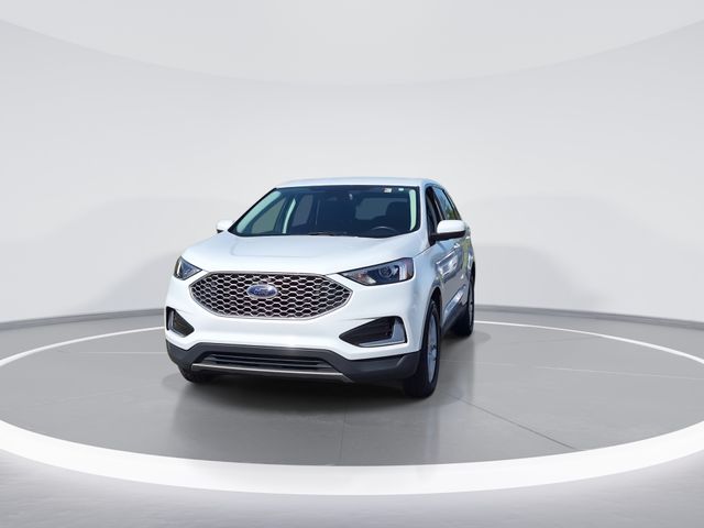 Used 2024 White Ford SEL image 3