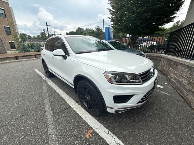 White 2017 Volkswagen Touareg SUV / Crossover 8-Speed Automatic