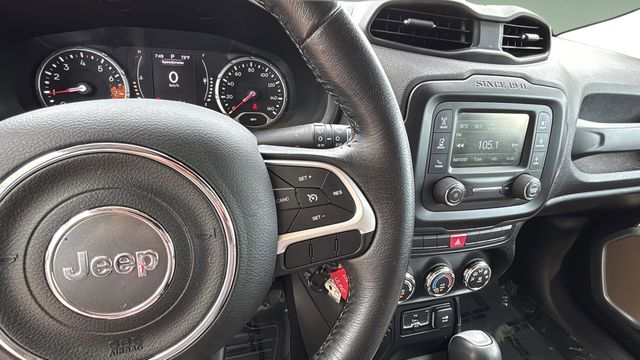 Used 2015 Silver Jeep Latitude image 23
